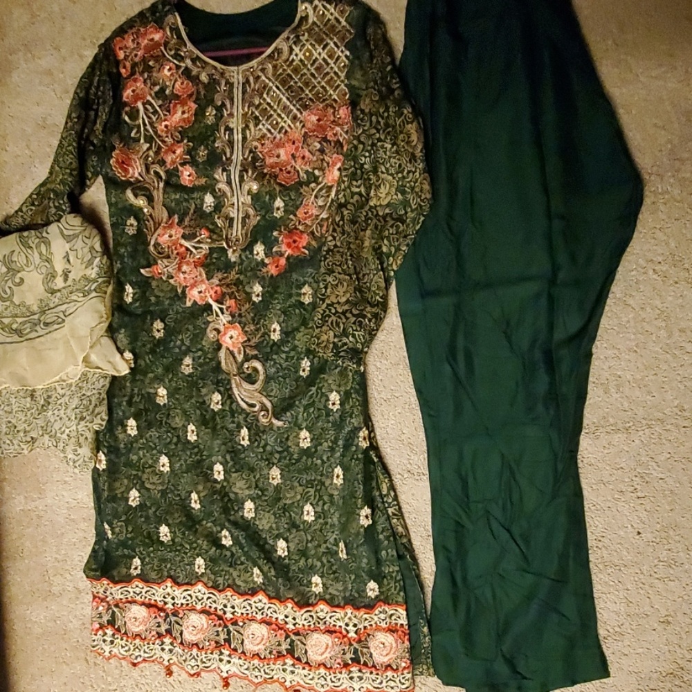 Full embroidery and stones work suite - Picture 1 of 1